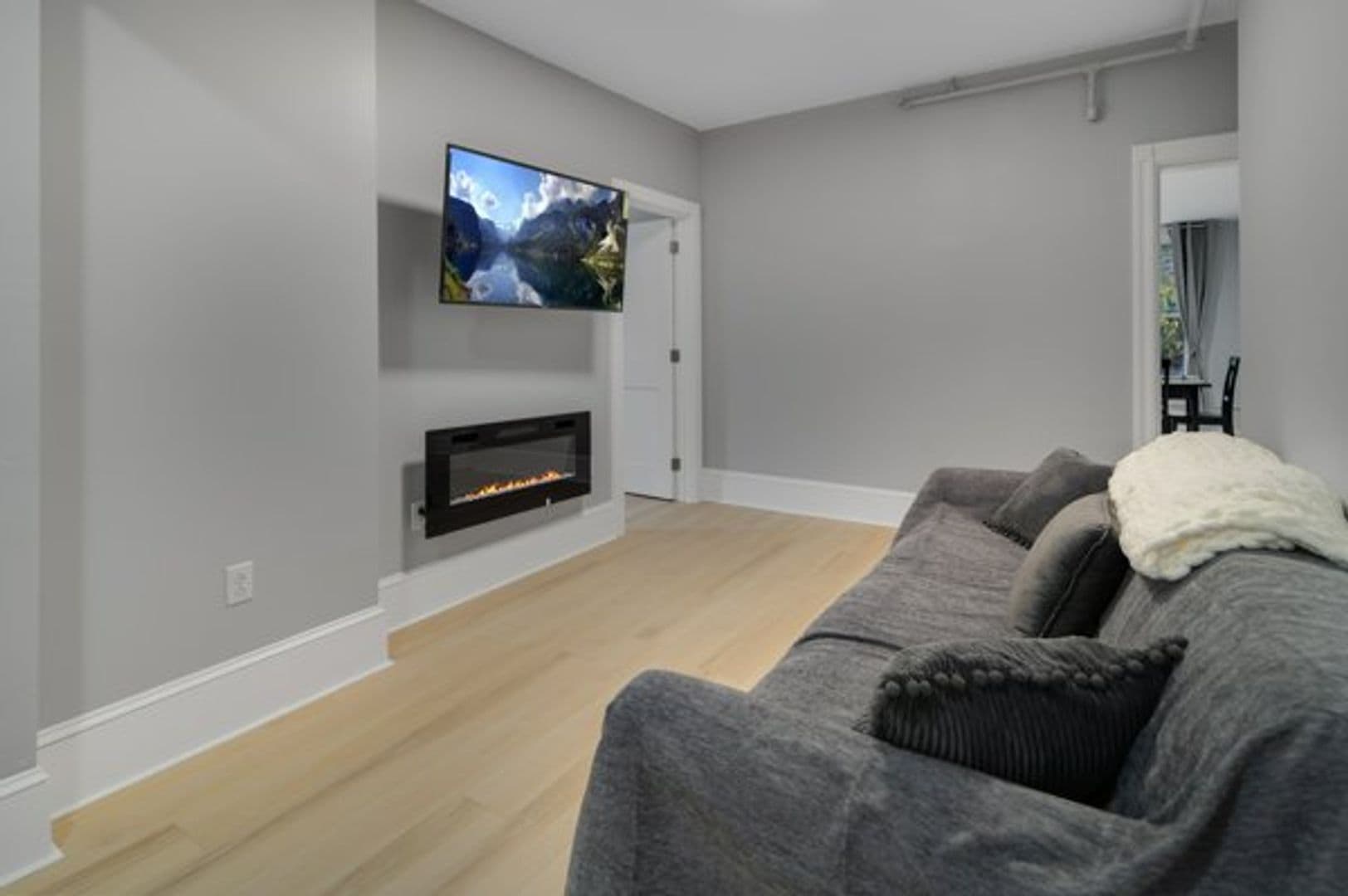 Ithaca Apartment: 702 E State St