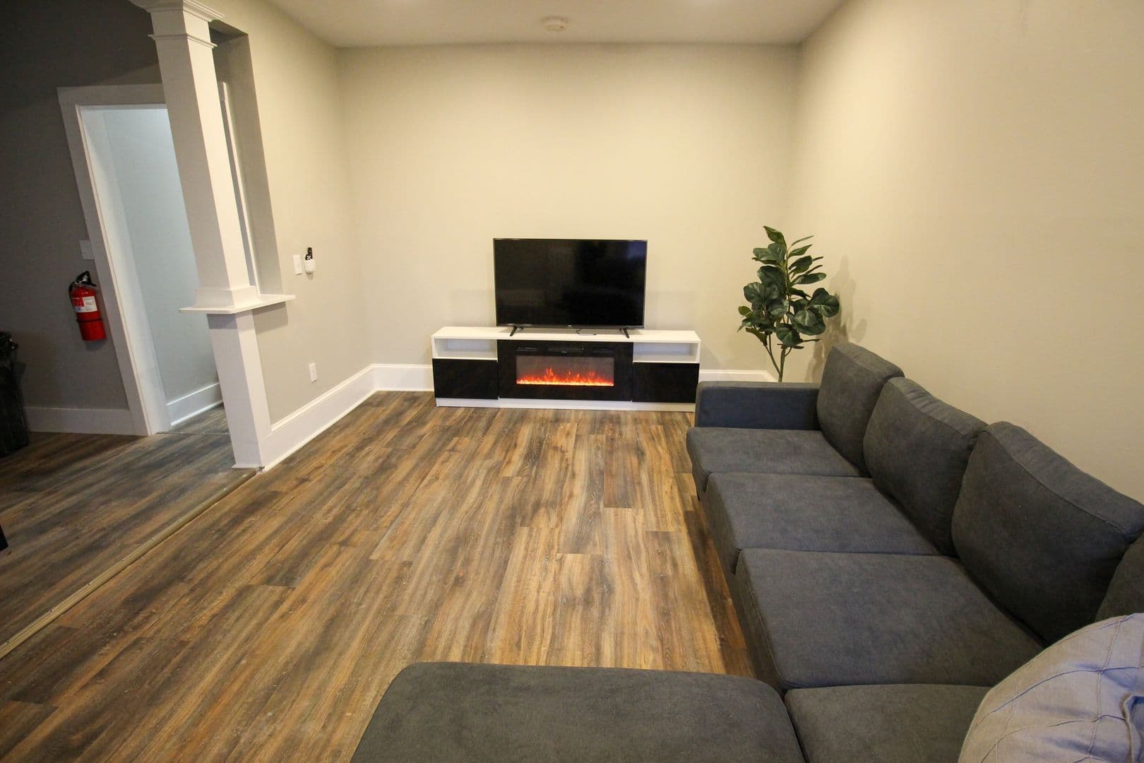 Ithaca Apartment: 613 E State St