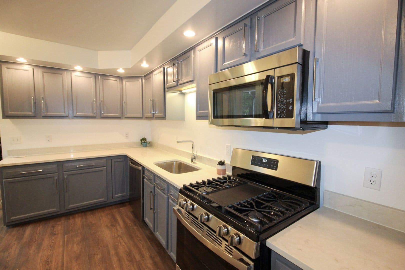 Ithaca Apartment: 522 Stewart Ave