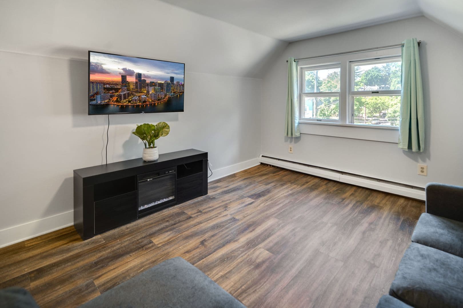 Ithaca Apartment: 601 E State St