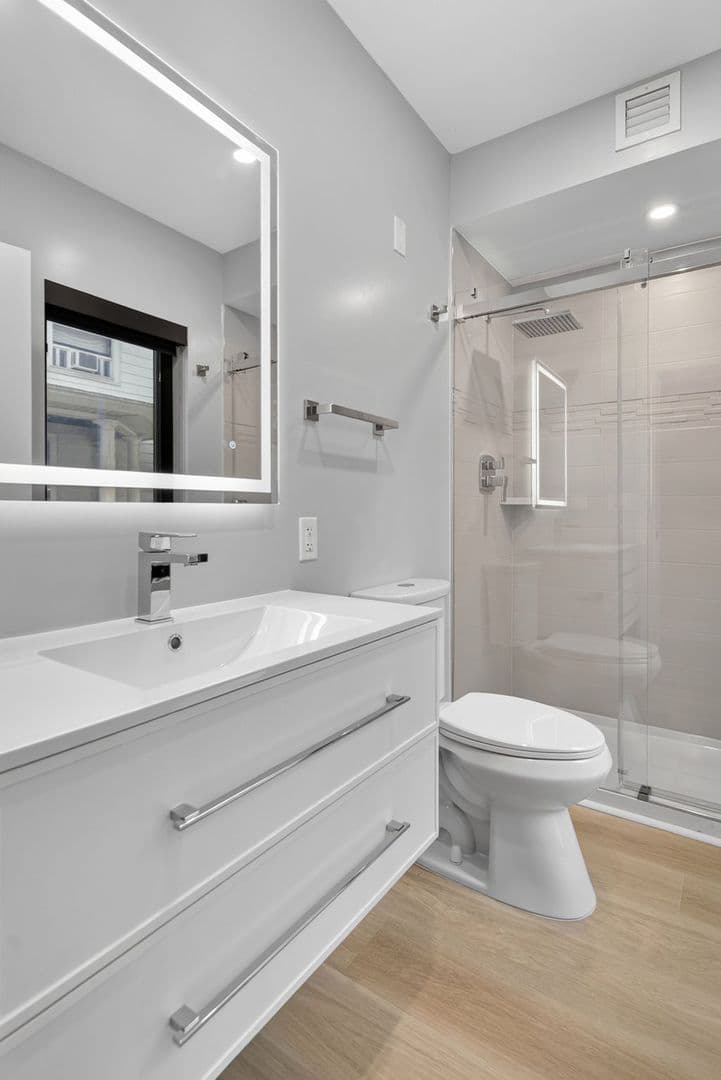 Ithaca Apartment: 201 Oak Avenue
