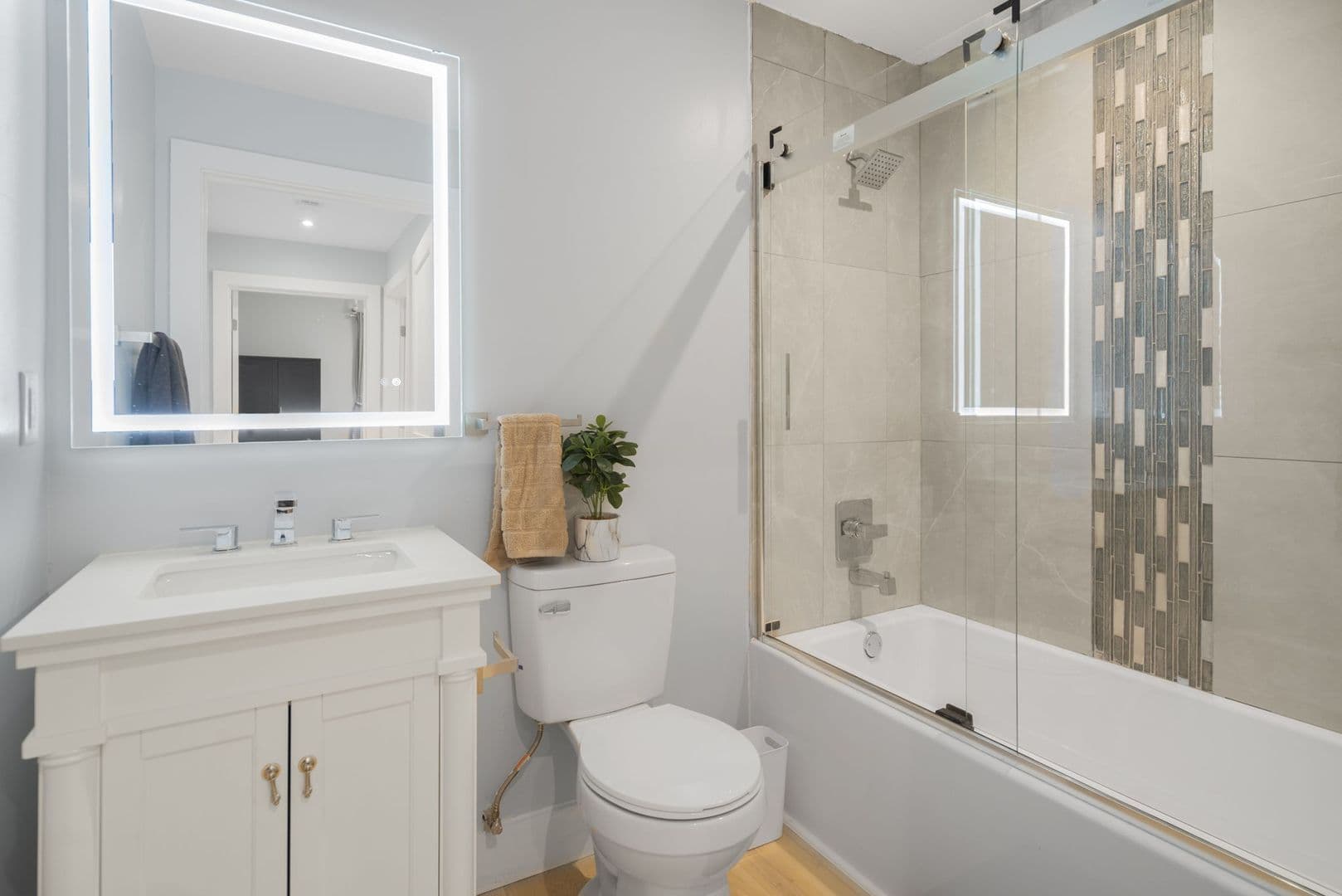 Ithaca Apartment: 210 Delaware Ave