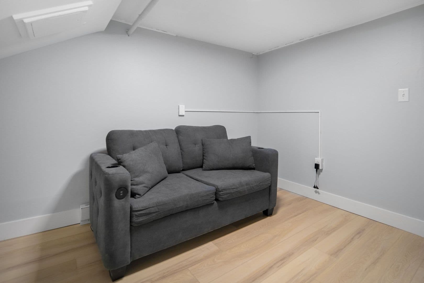Ithaca Apartment: 104 Harvard Pl