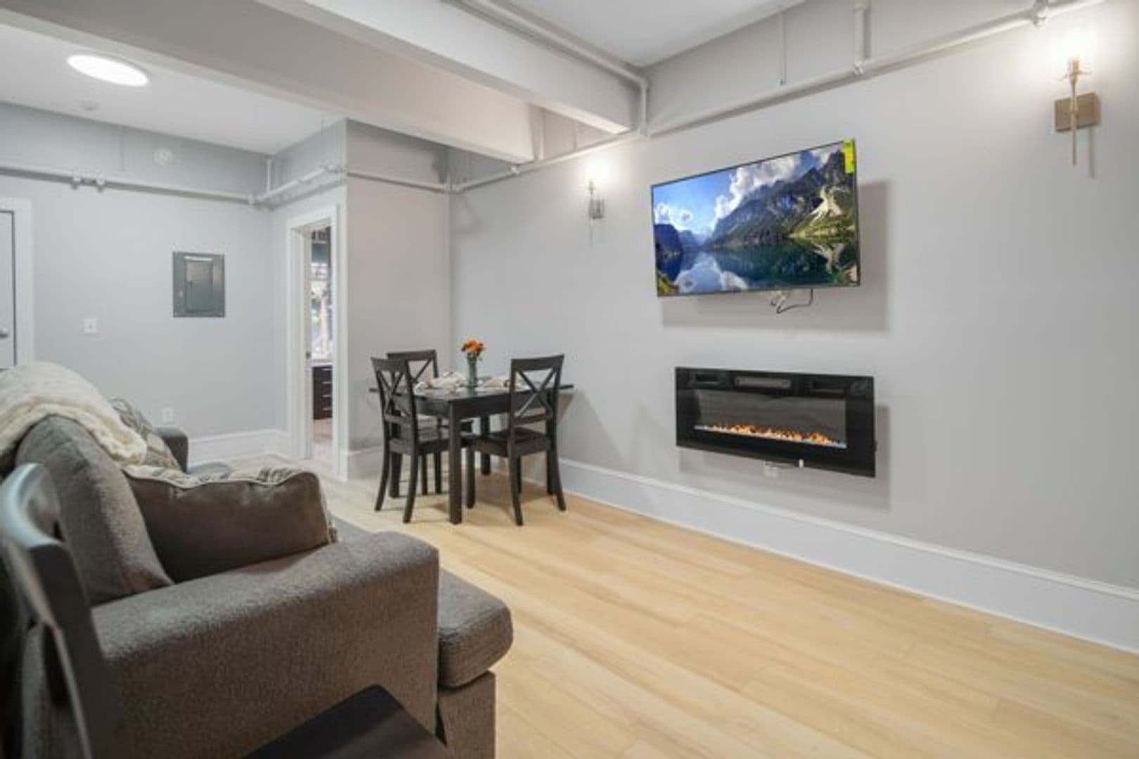 Ithaca Apartment: 702 E State St