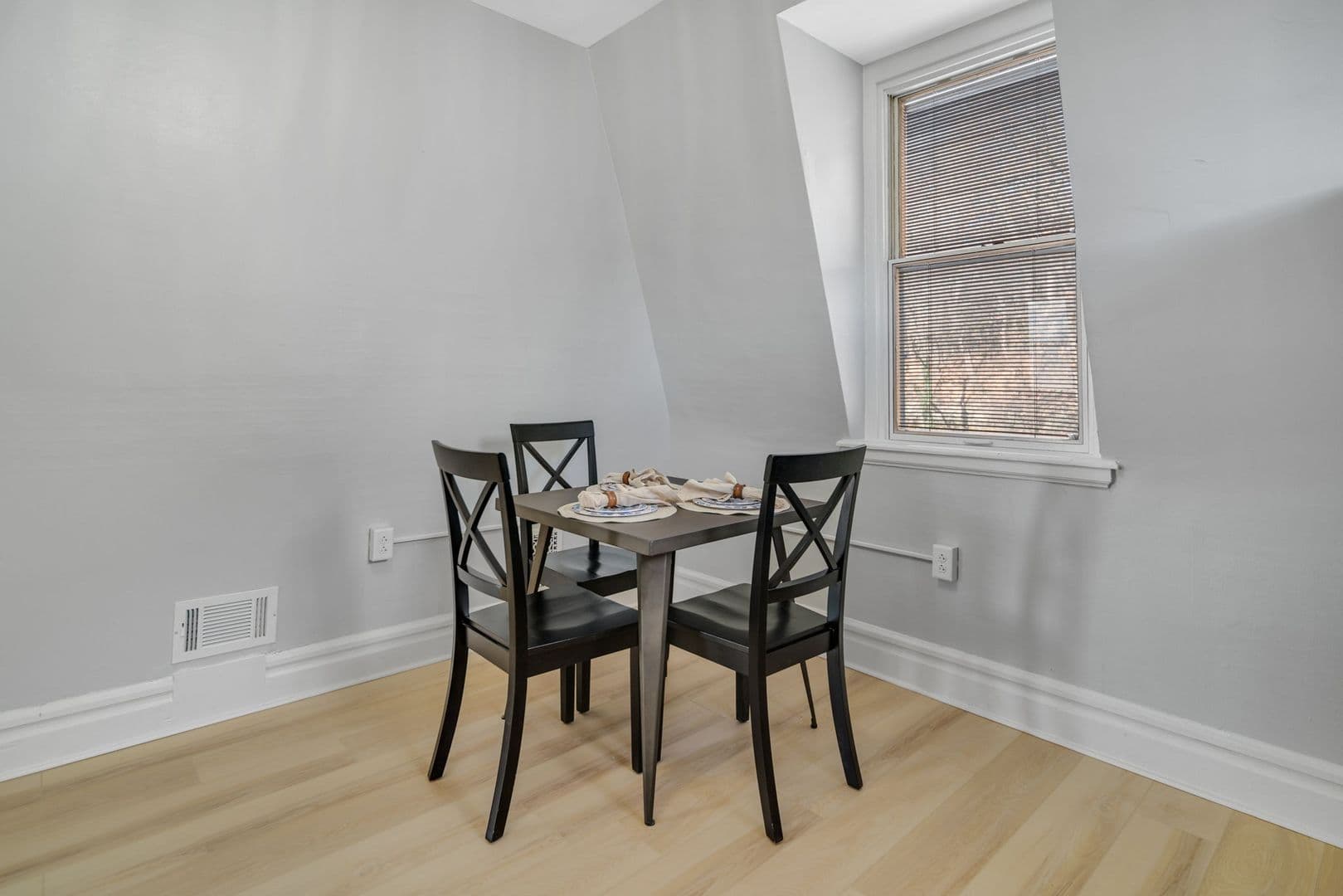 Ithaca Apartment: 702 E State St