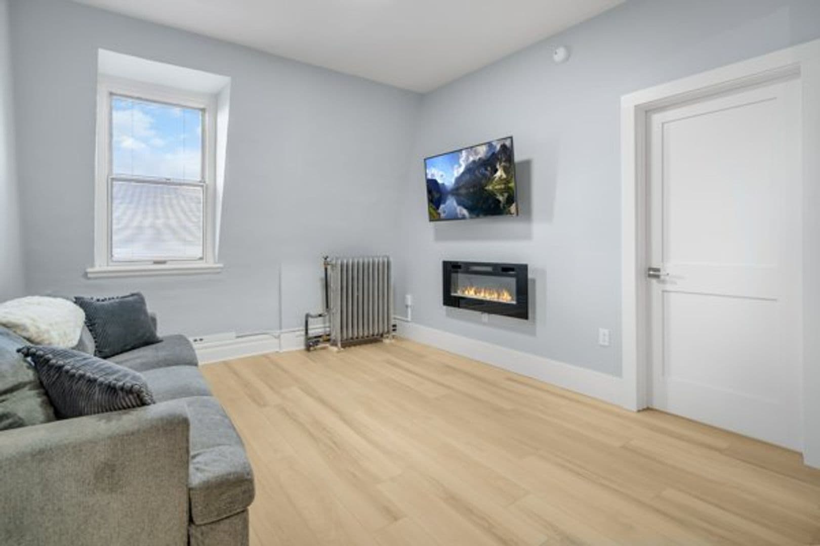 Ithaca Apartment: 702 E State St