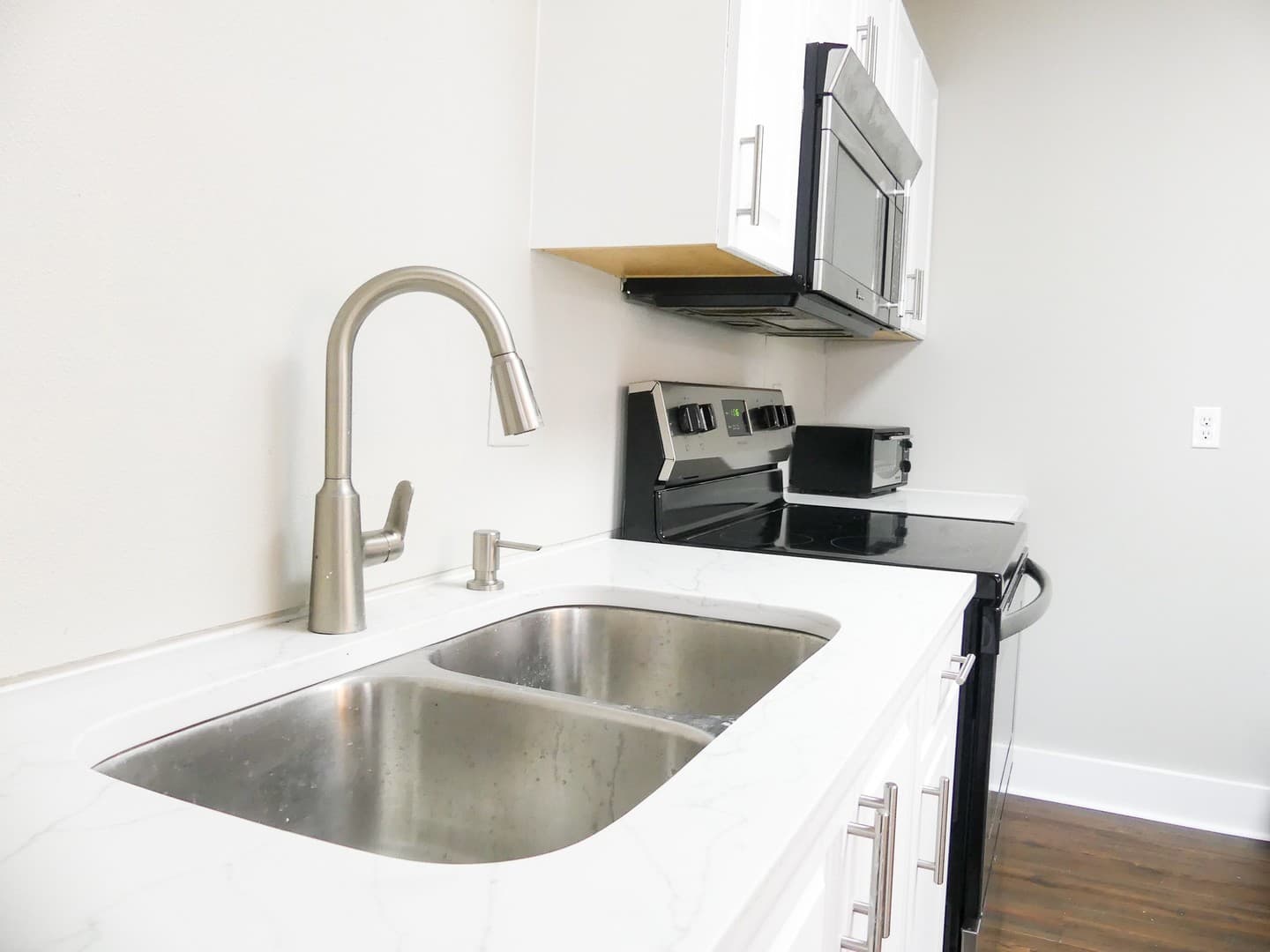 Ithaca Apartment: 144 Linn St.