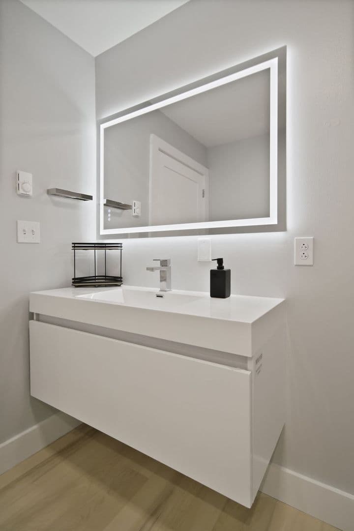 Ithaca Apartment: 601 E State St