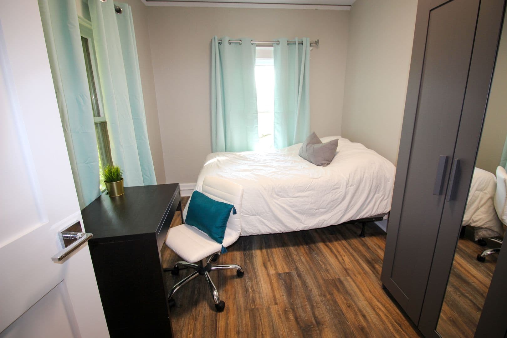 Ithaca Apartment: 613 E State St