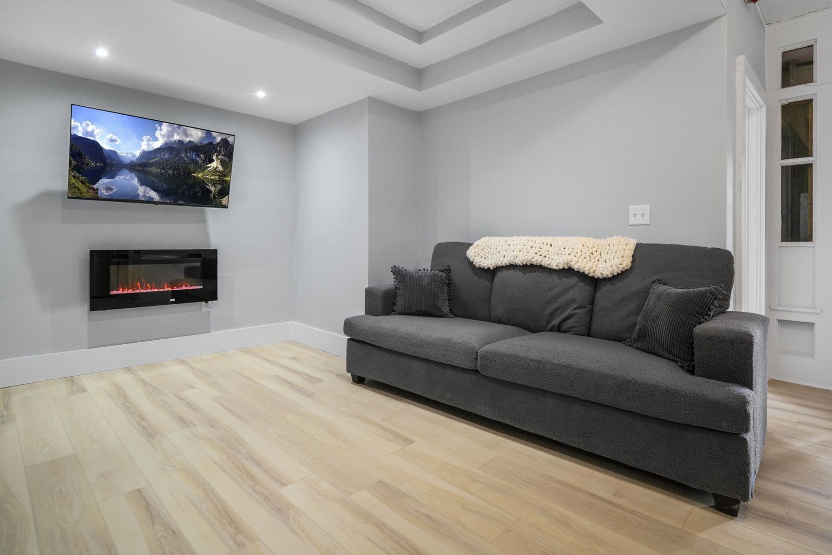 Ithaca Apartment: 104 Harvard Pl