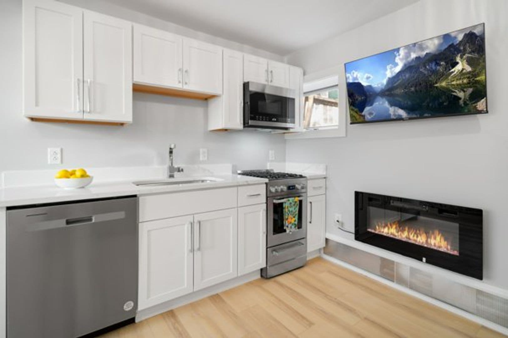 Ithaca Apartment: 504 Stewart Ave