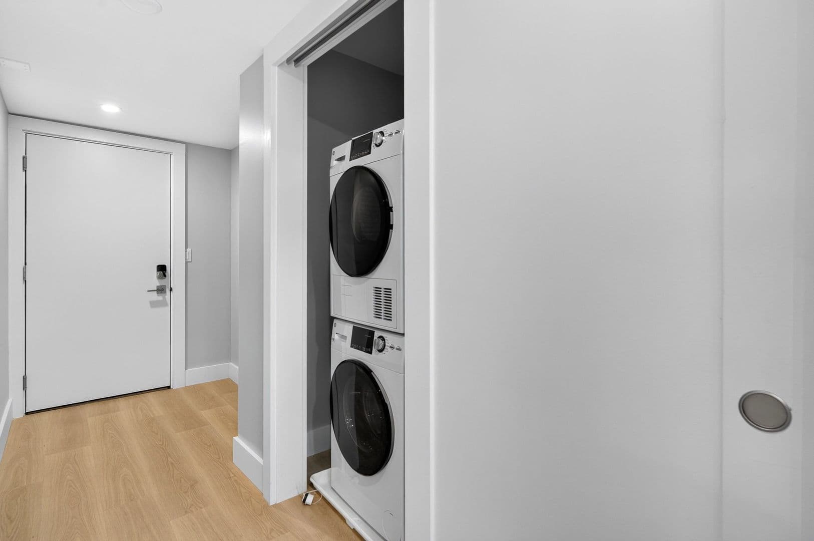 Ithaca Apartment: 201 Oak Avenue