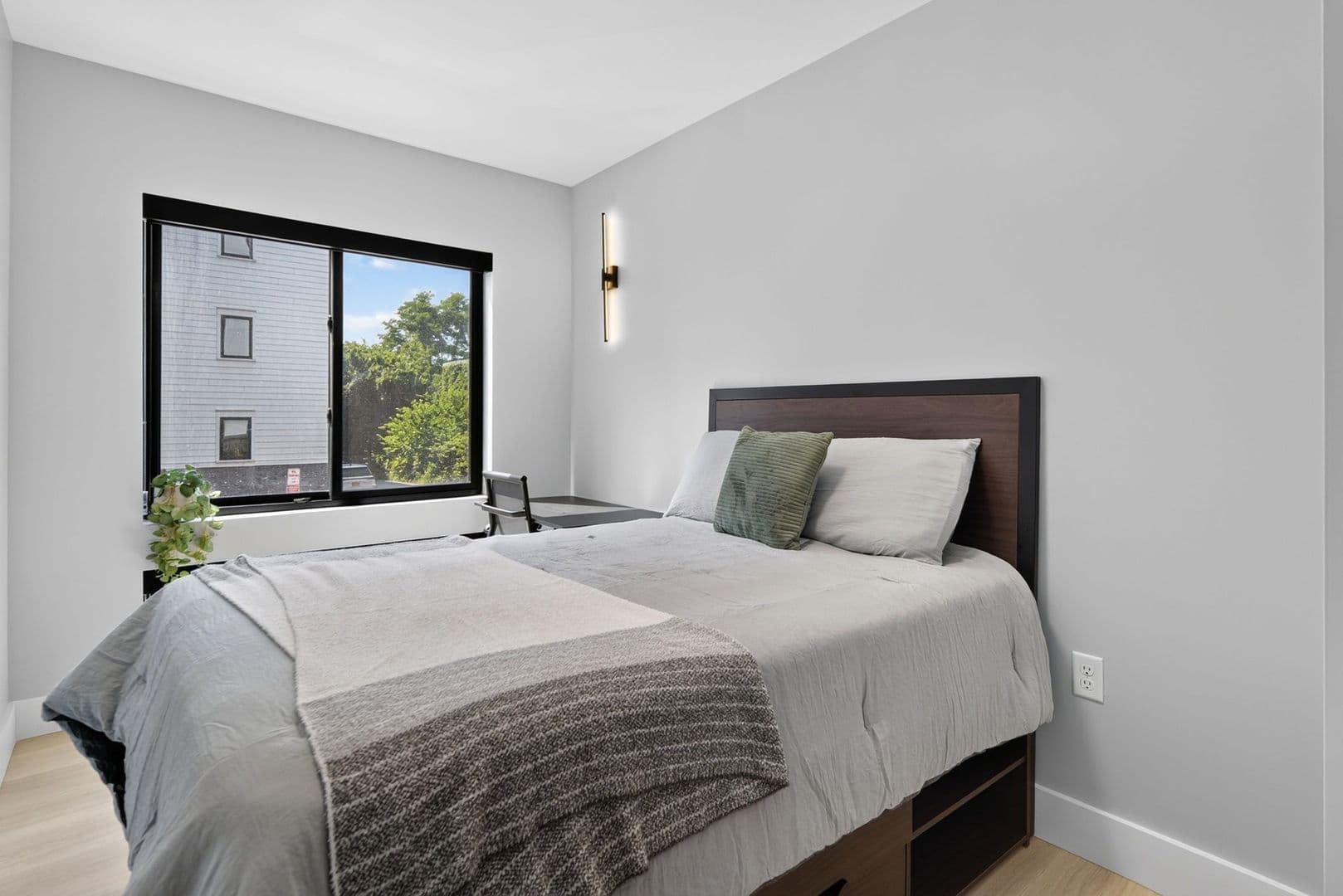 Ithaca Apartment: 201 Oak Avenue