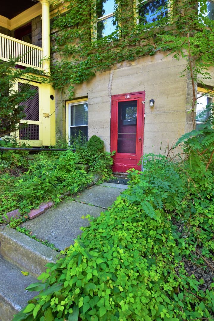 Ithaca Apartment: 609 E State St