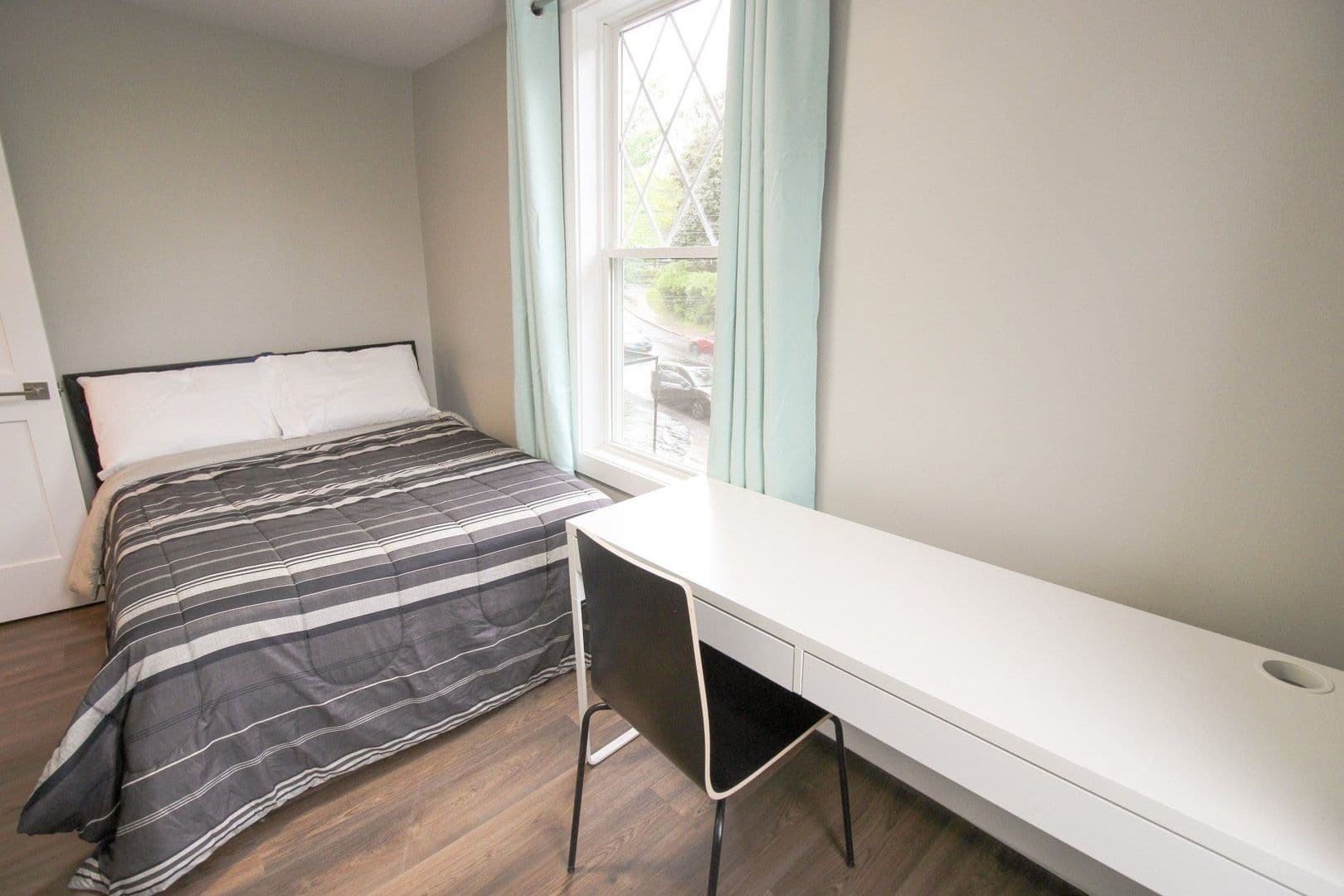 Ithaca Apartment: 522 Stewart Ave