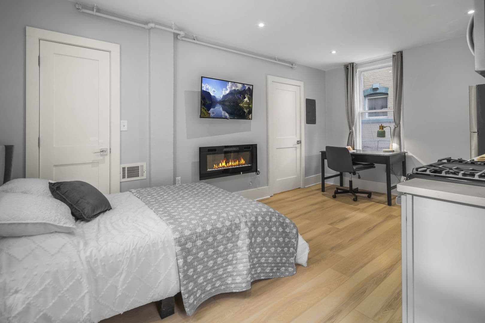 Ithaca Apartment: 702 E State St