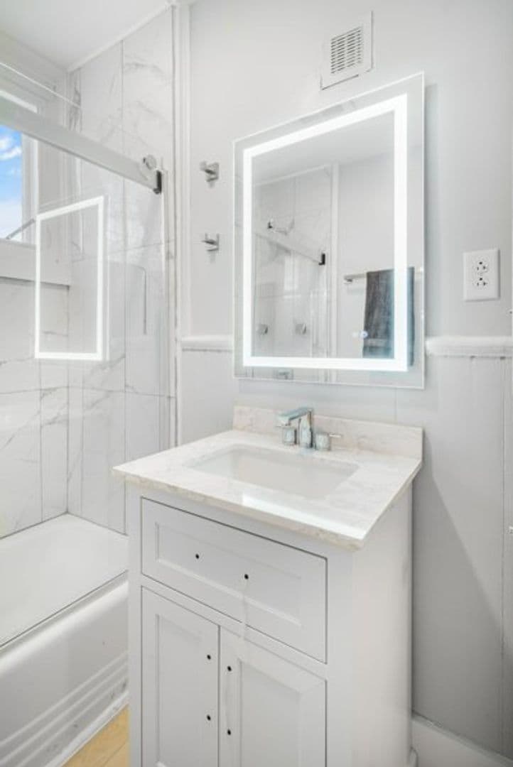 Ithaca Apartment: 702 E State St
