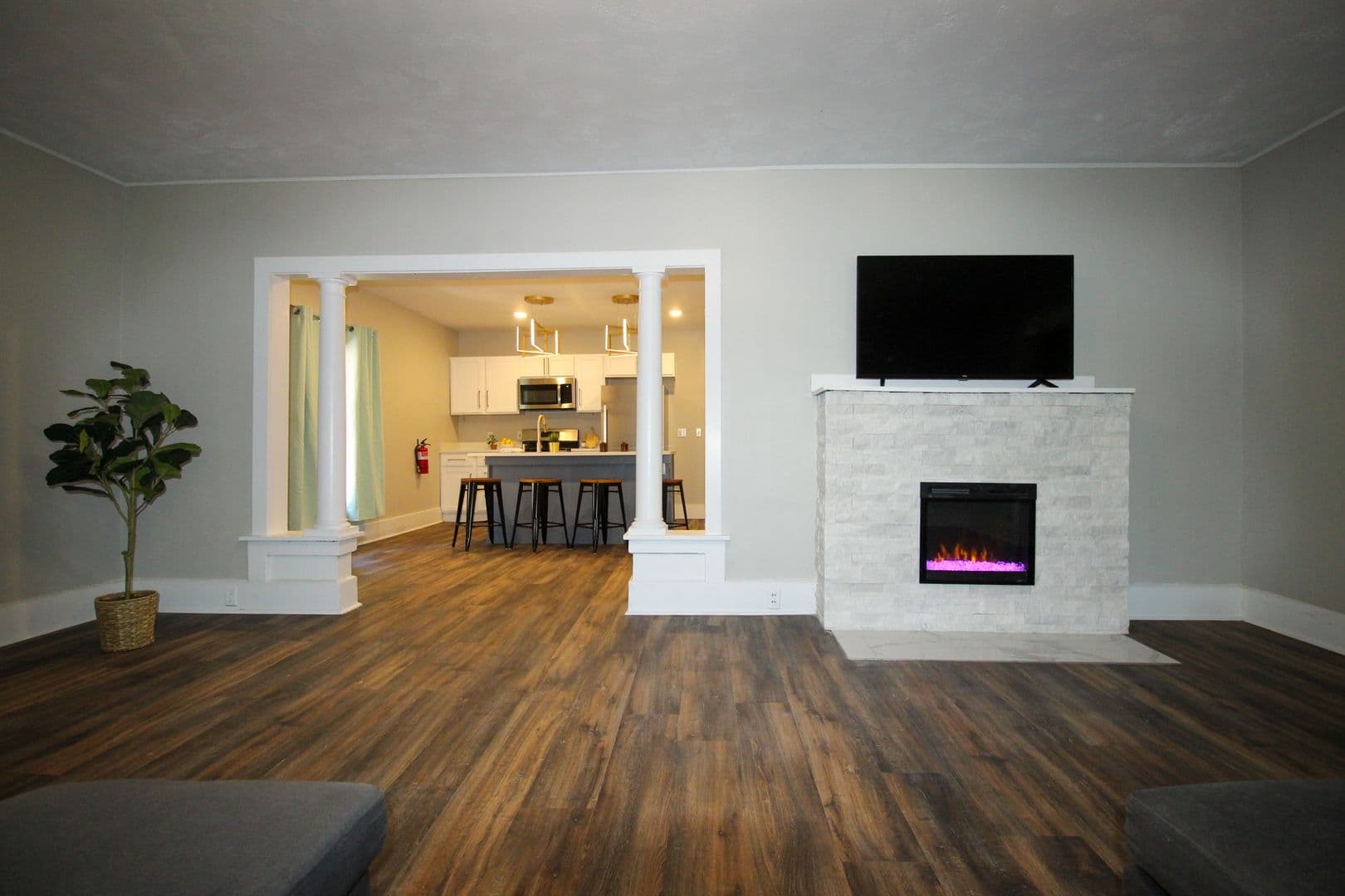 Ithaca Apartment: 613 E State St
