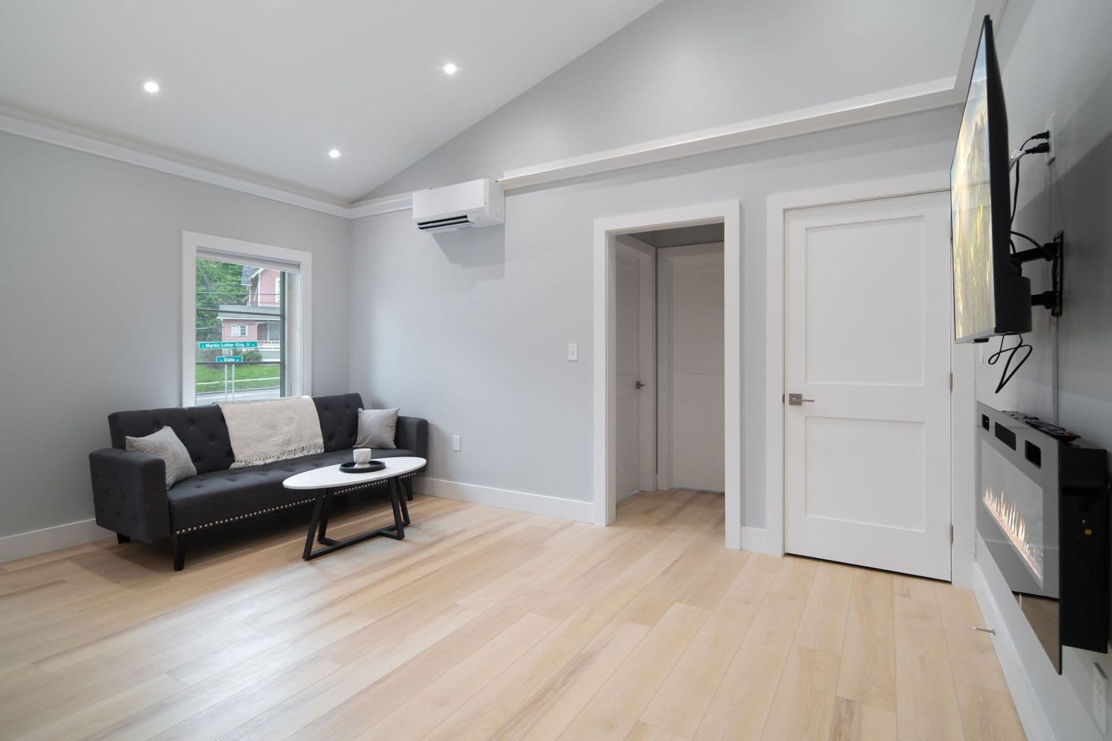 Ithaca Apartment: 601 E State St