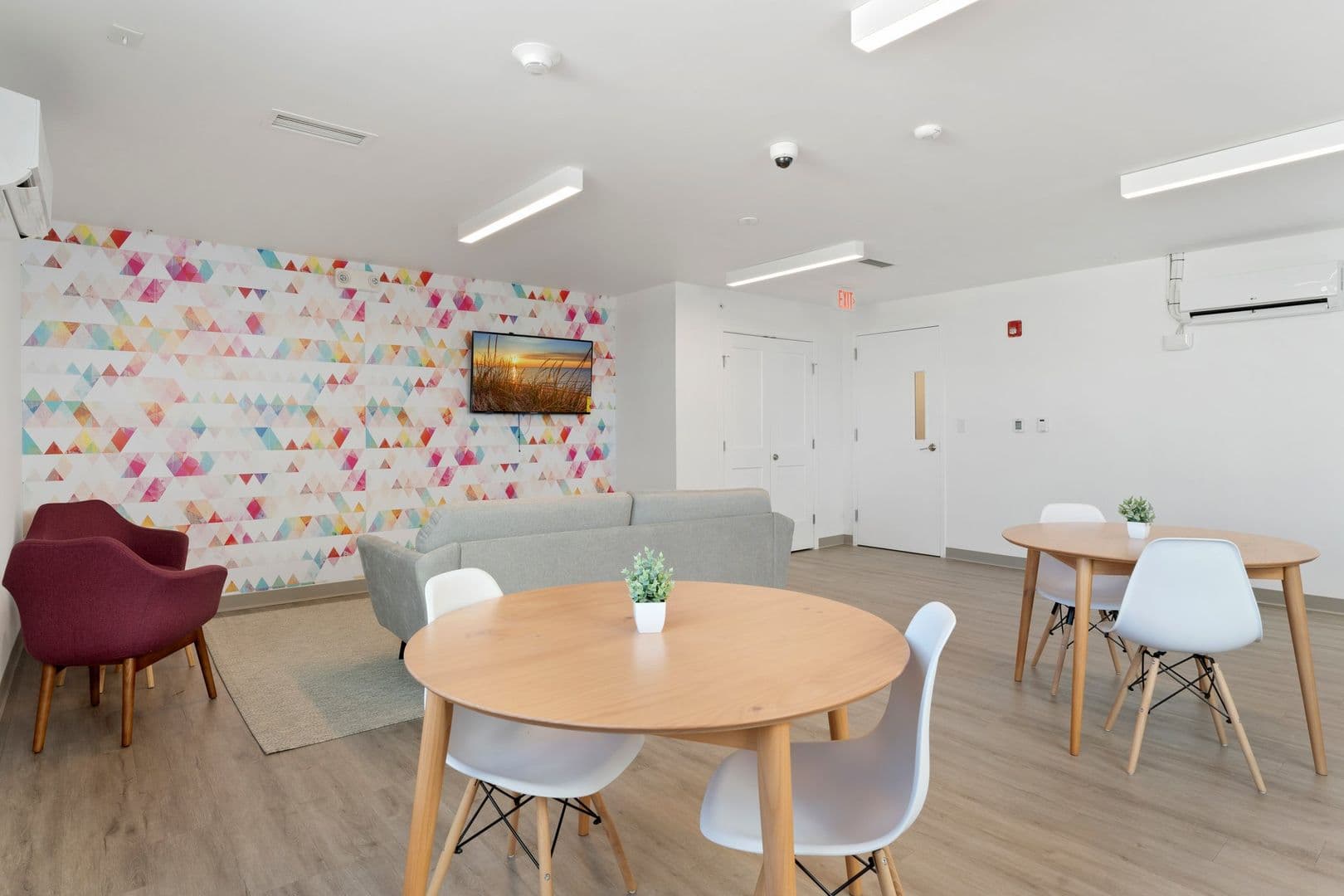 Ithaca Apartment: 815 S Aurora St