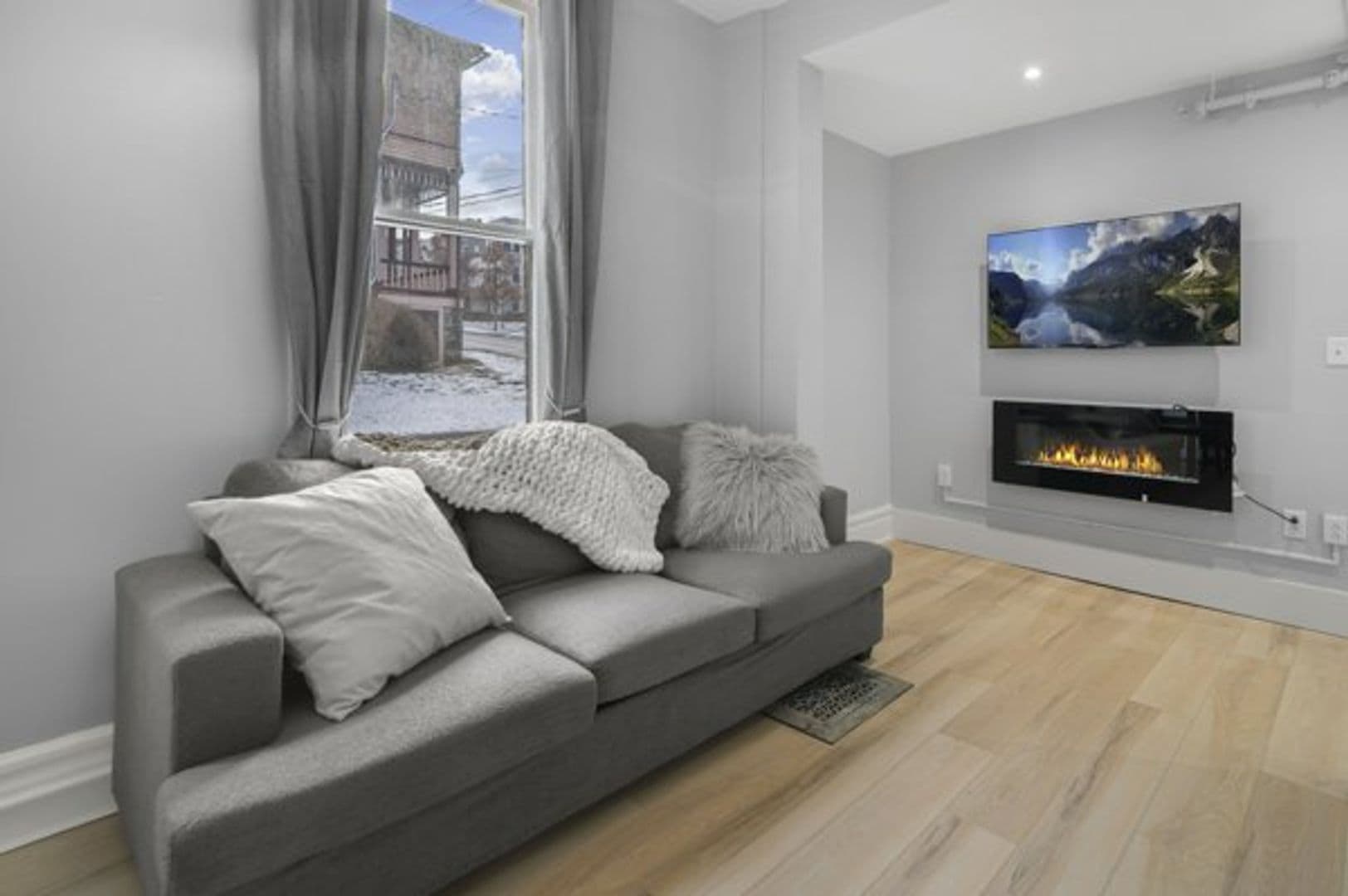 Ithaca Apartment: 702 E State St