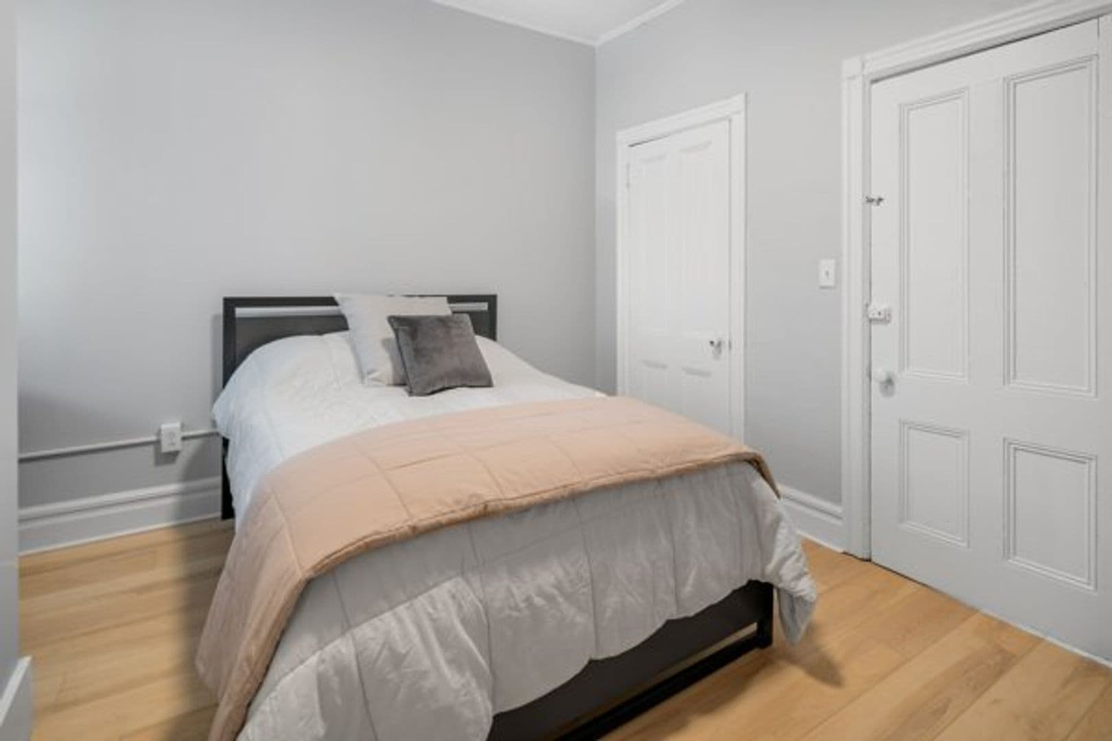 Ithaca Apartment: 702 E State St