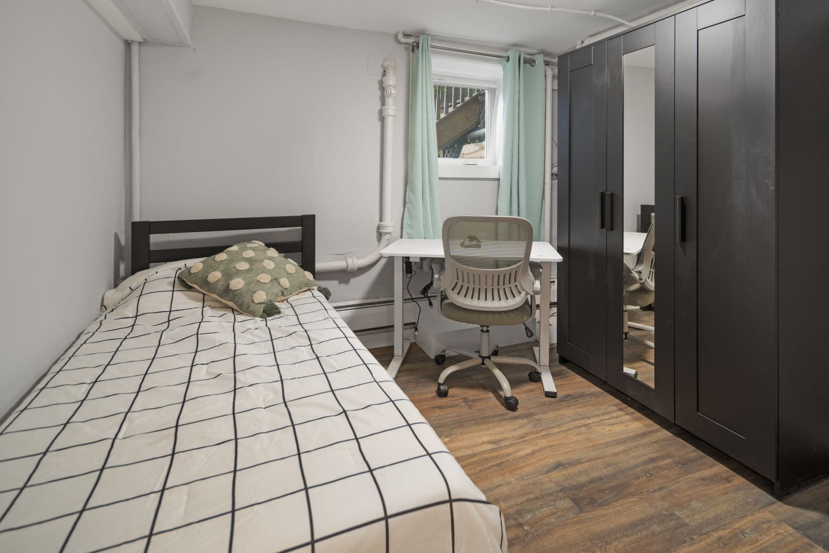 Ithaca Apartment: 710 Stewart Ave