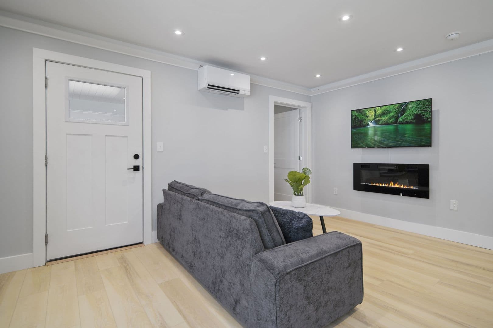 Ithaca Apartment: 601 E State St