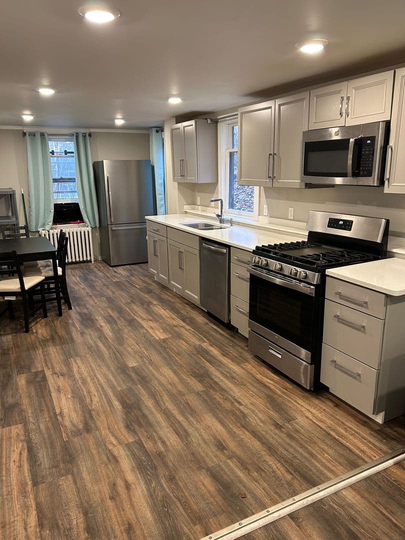 Ithaca Apartment: 613 E State St