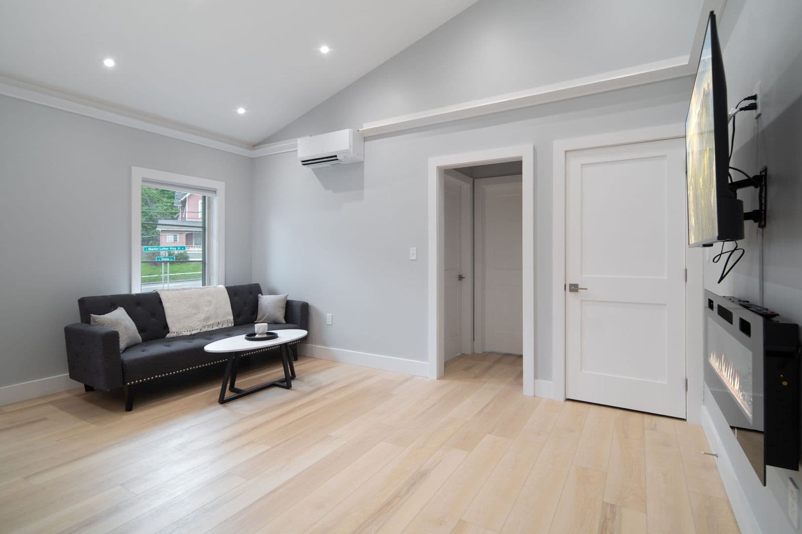 Ithaca Apartment: 601 E State St