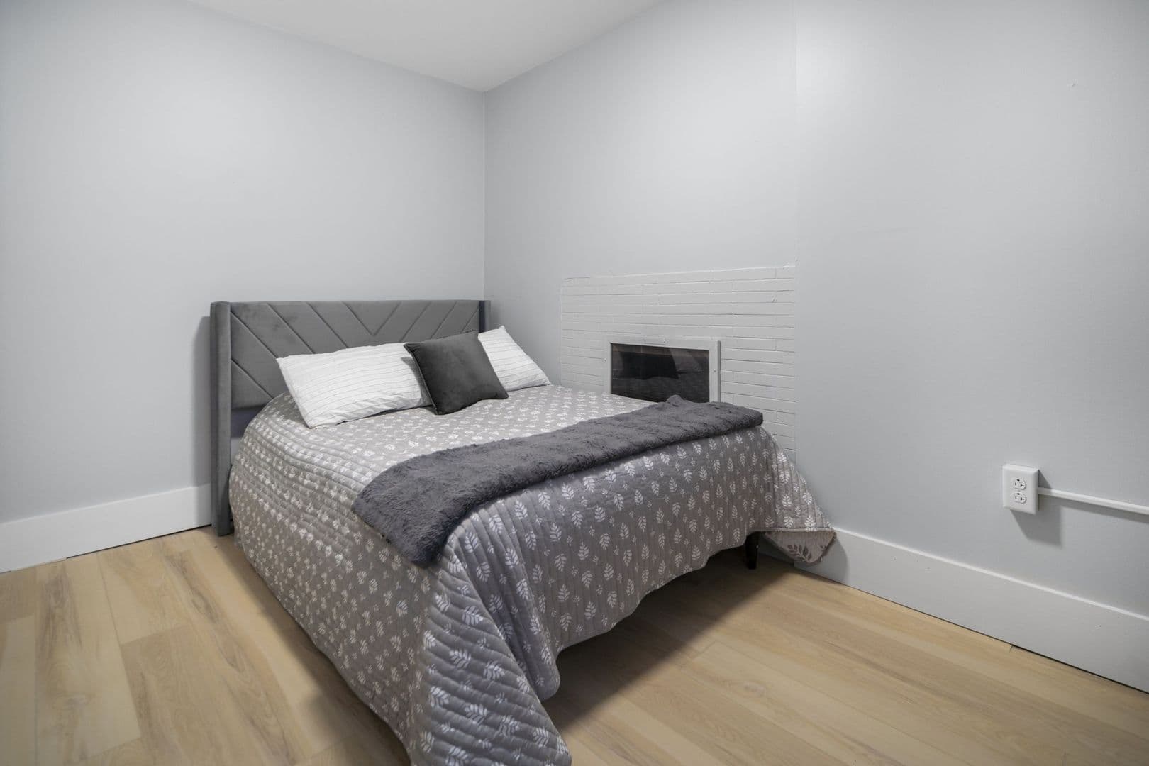 Ithaca Apartment: 104 Harvard Pl