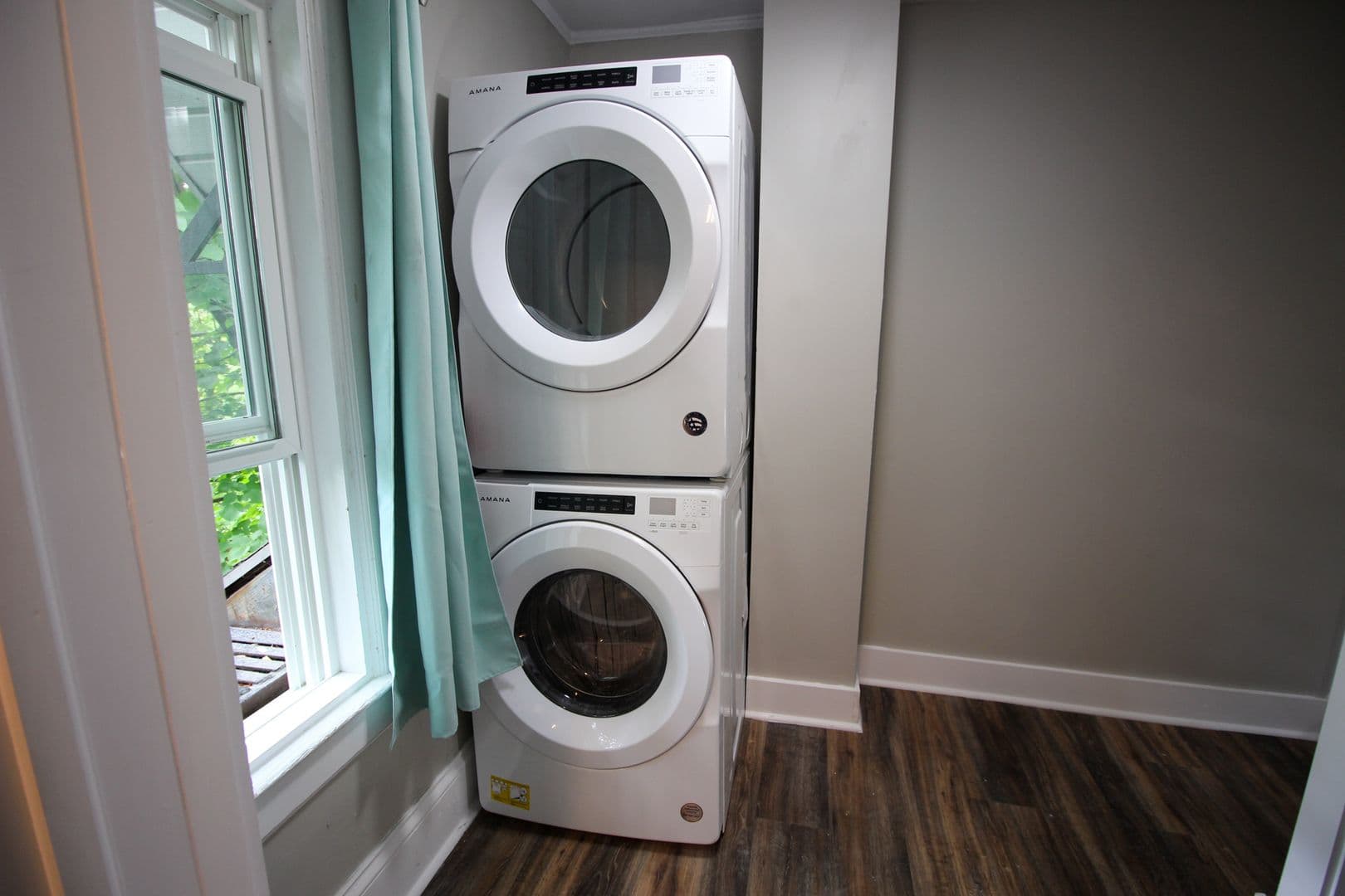 Ithaca Apartment: 522 Stewart Ave