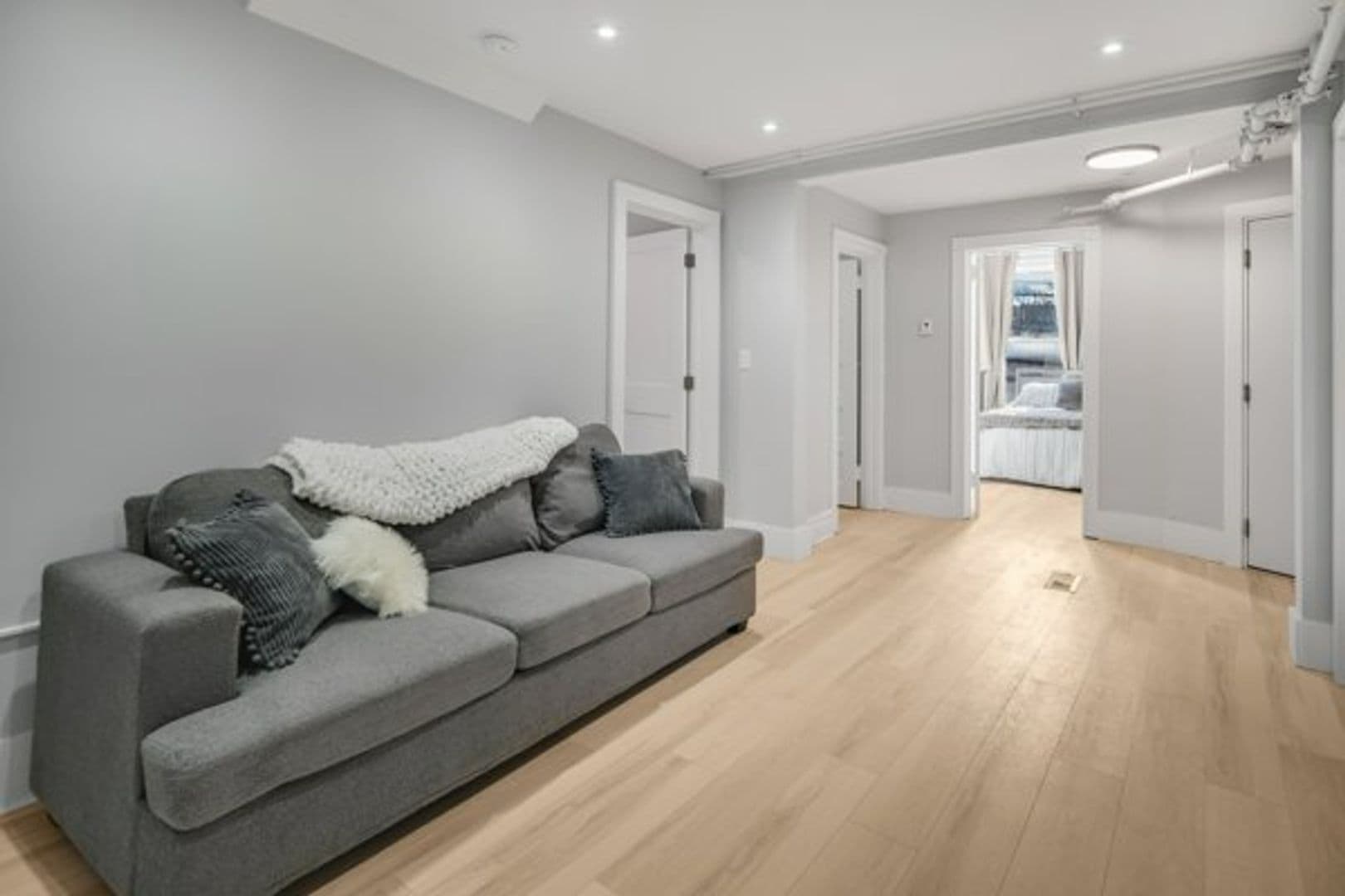 Ithaca Apartment: 702 E State St