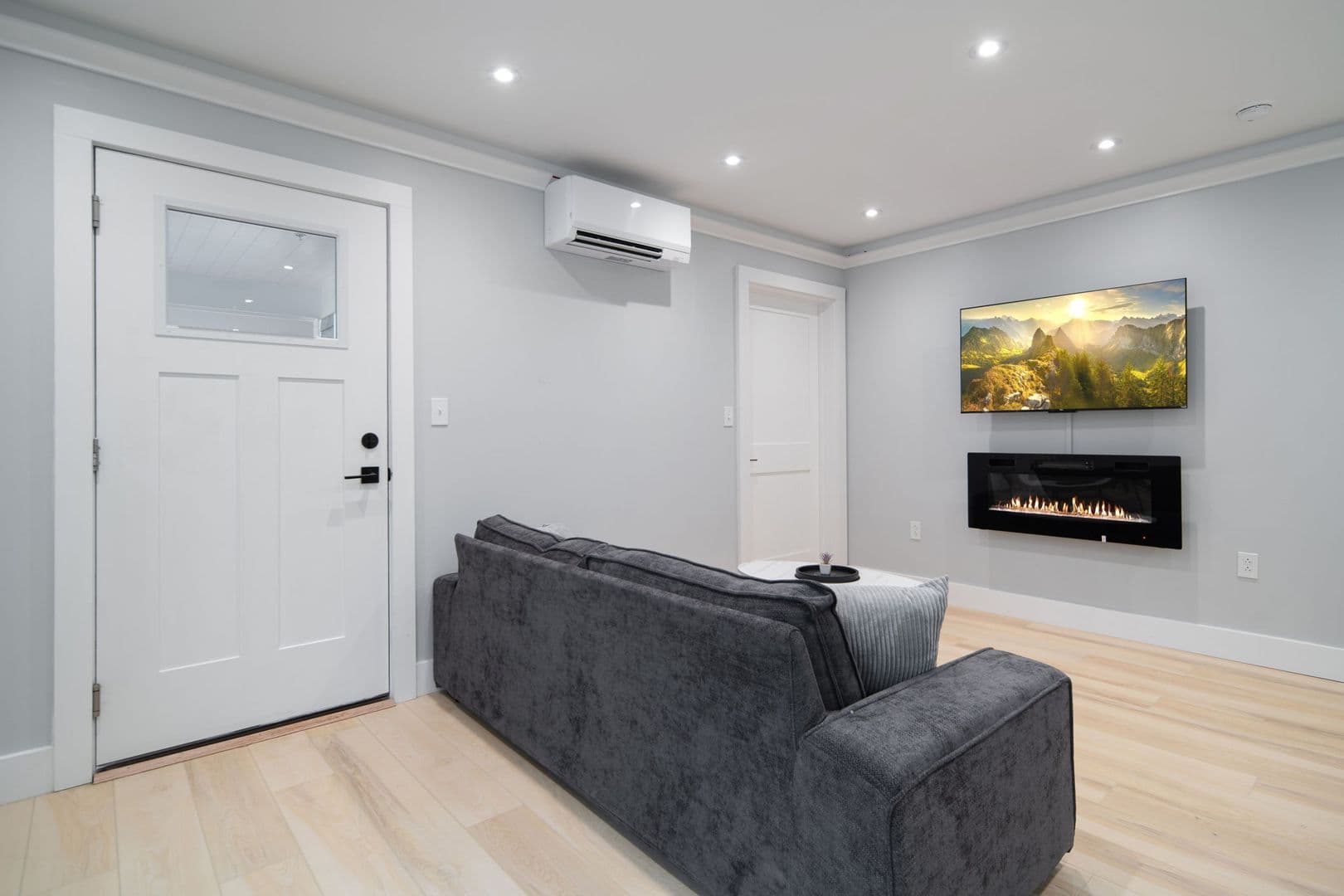 Ithaca Apartment: 601 E State St