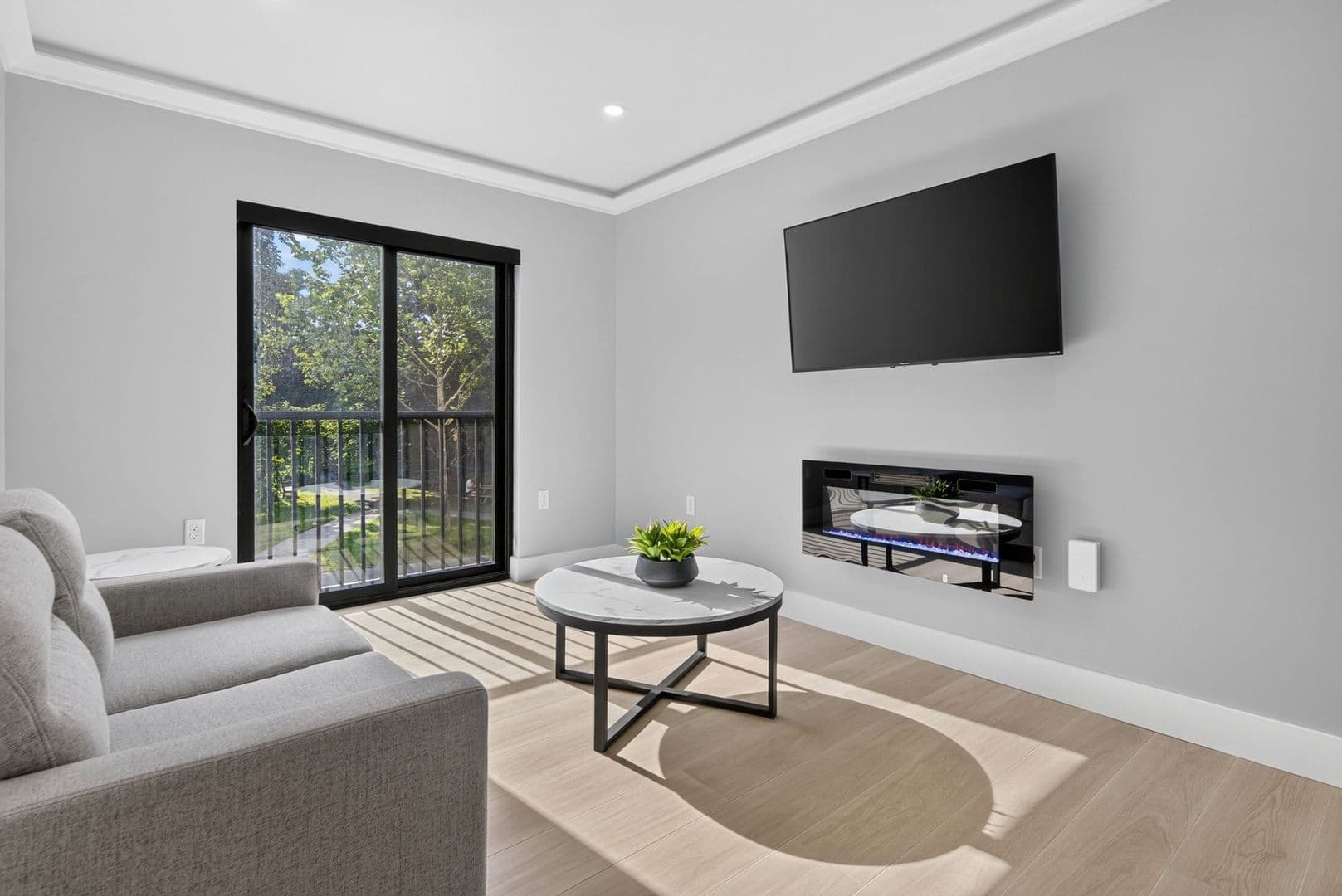 Ithaca Apartment: 201 Oak Avenue