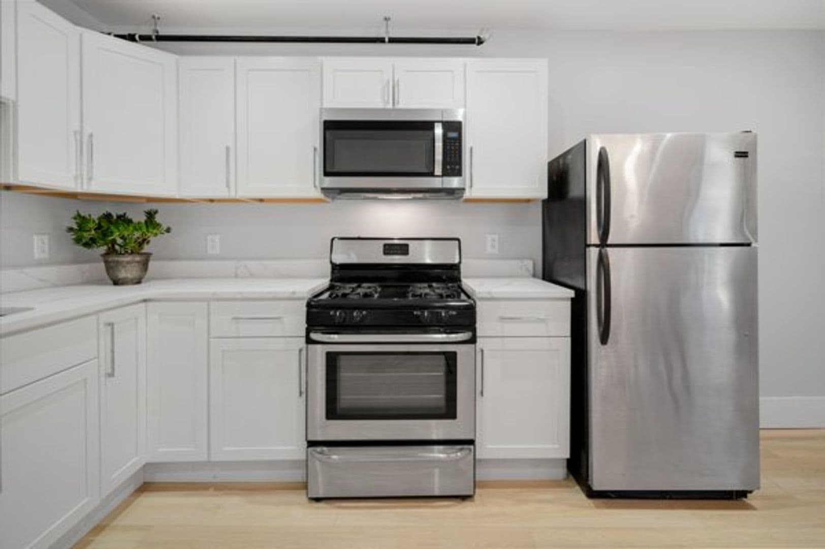 Ithaca Apartment: 702 E State St
