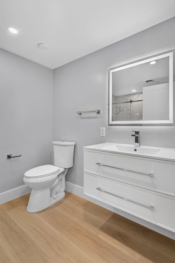 Ithaca Apartment: 201 Oak Avenue