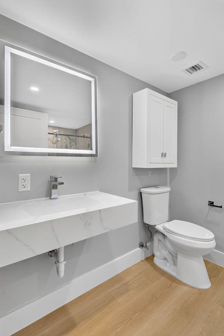 Ithaca Apartment: 201 Oak Avenue
