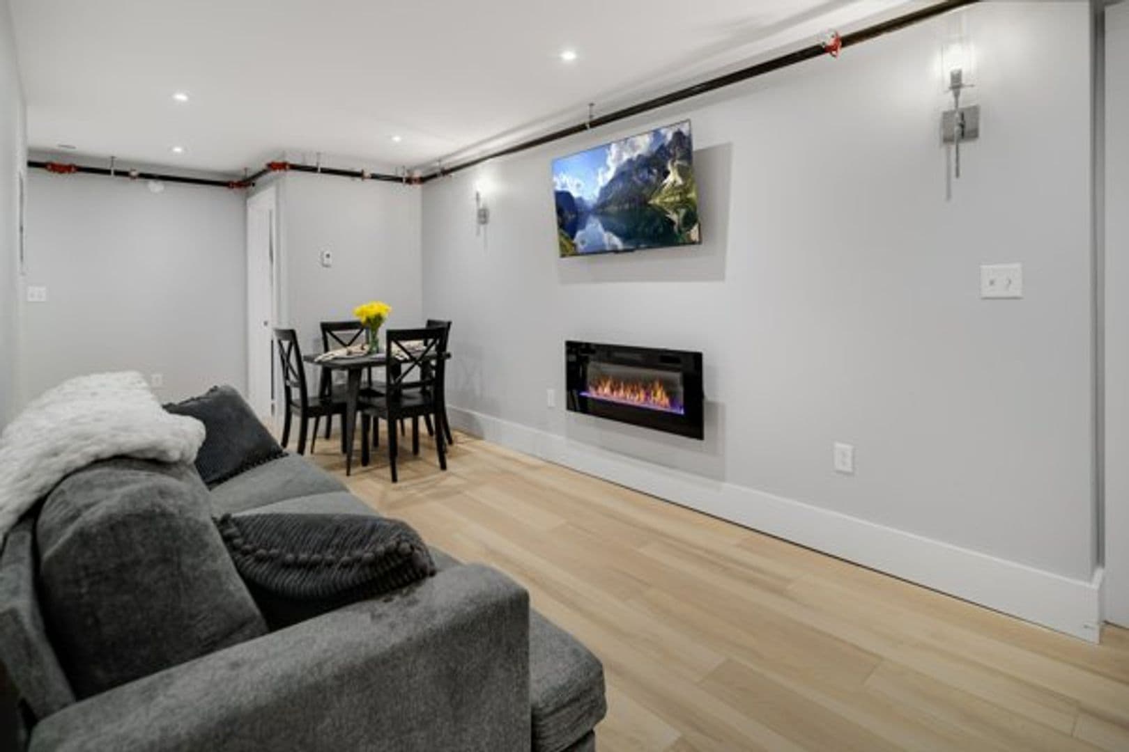 Ithaca Apartment: 702 E State St
