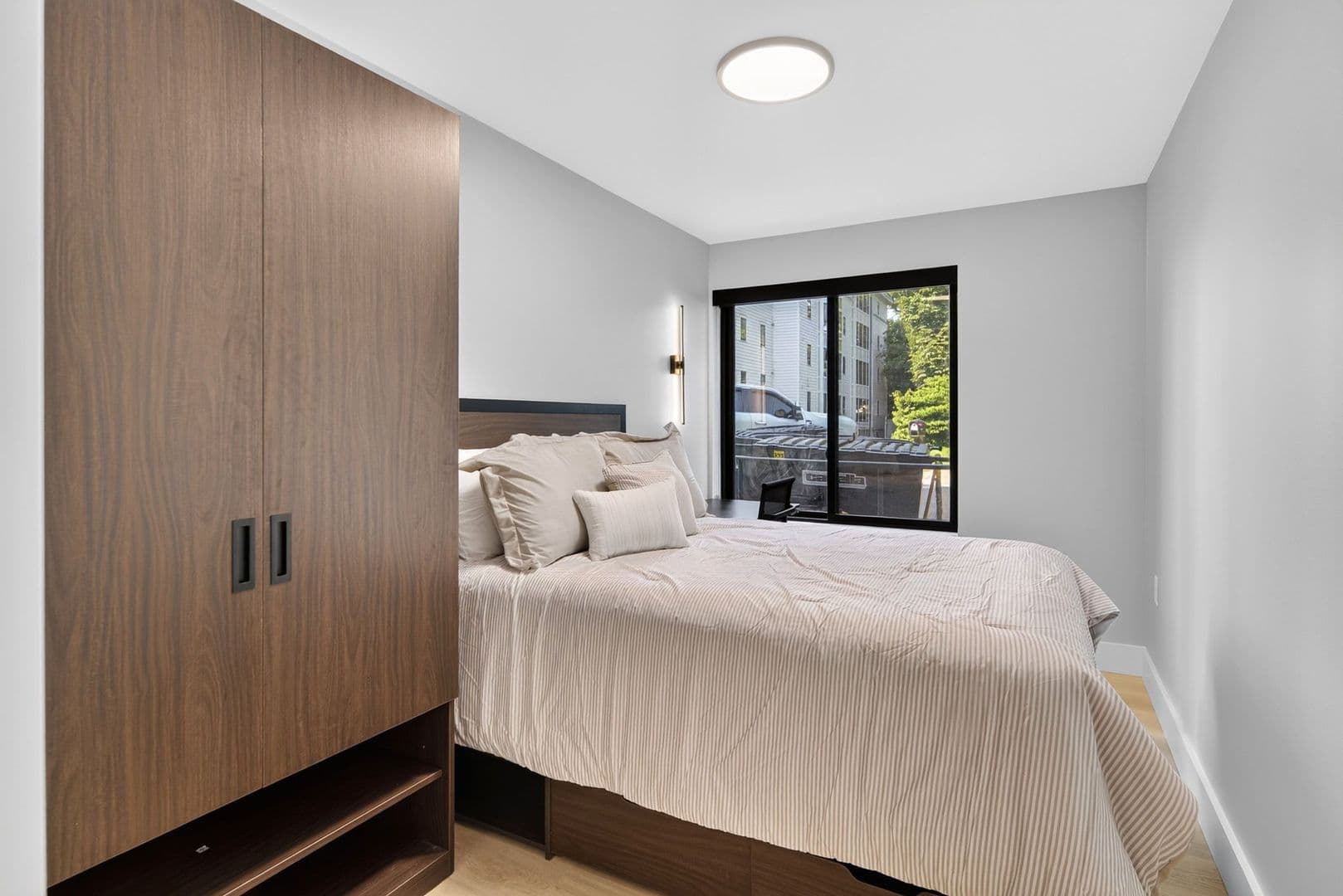 Ithaca Apartment: 201 Oak Avenue