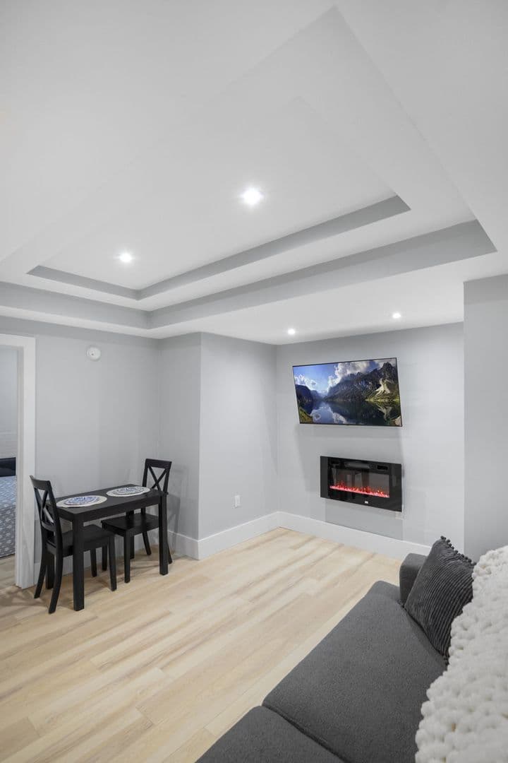 Ithaca Apartment: 104 Harvard Pl