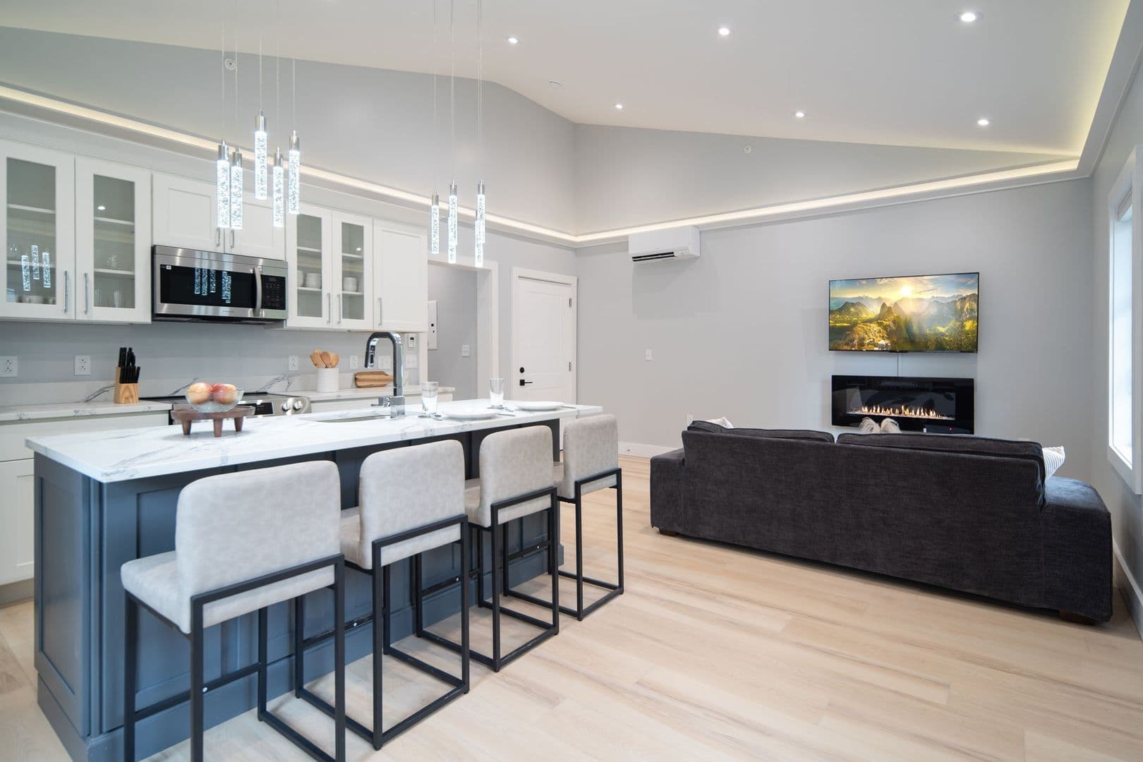 Ithaca Apartment: 601 E State St