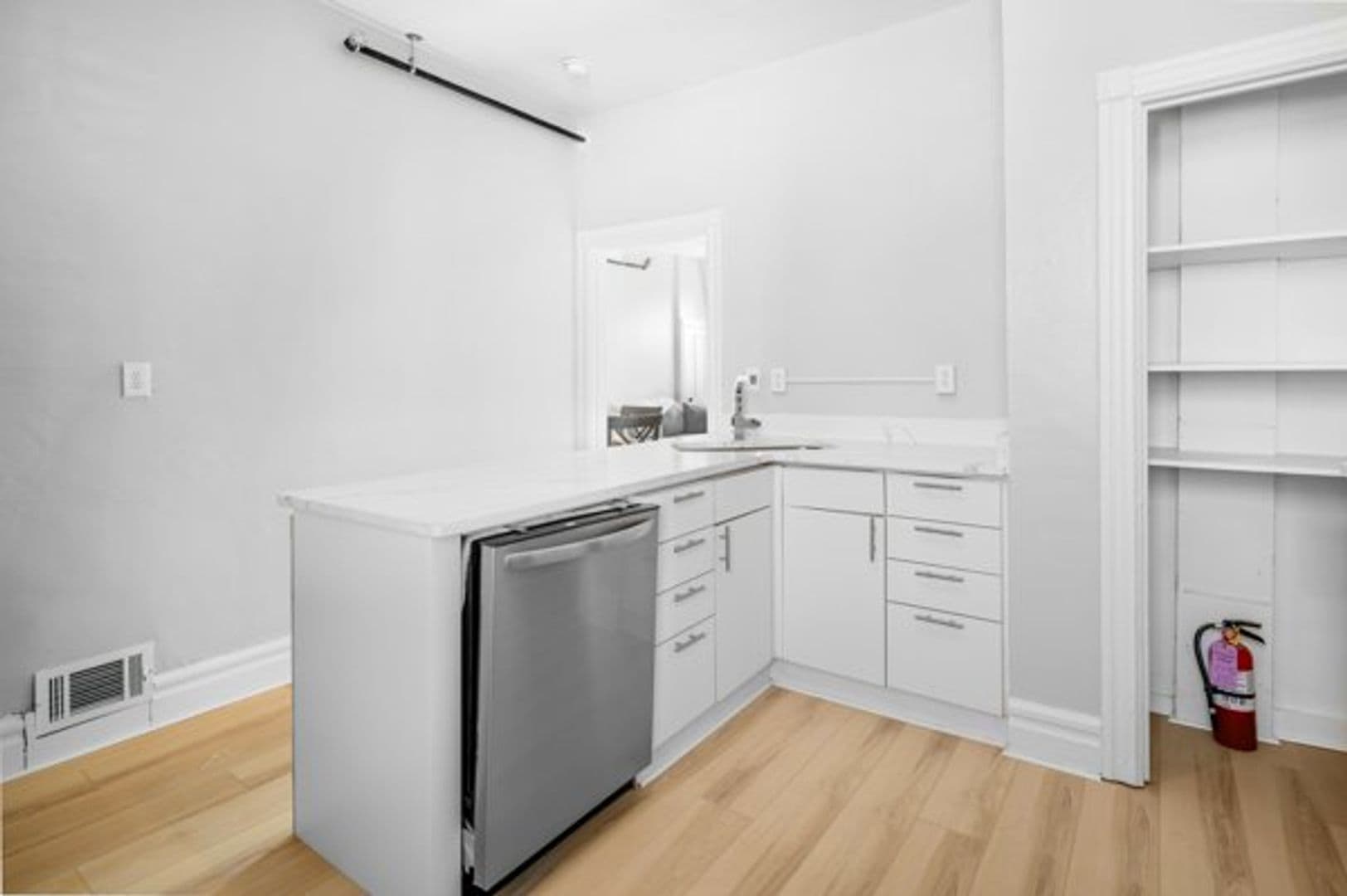 Ithaca Apartment: 702 E State St