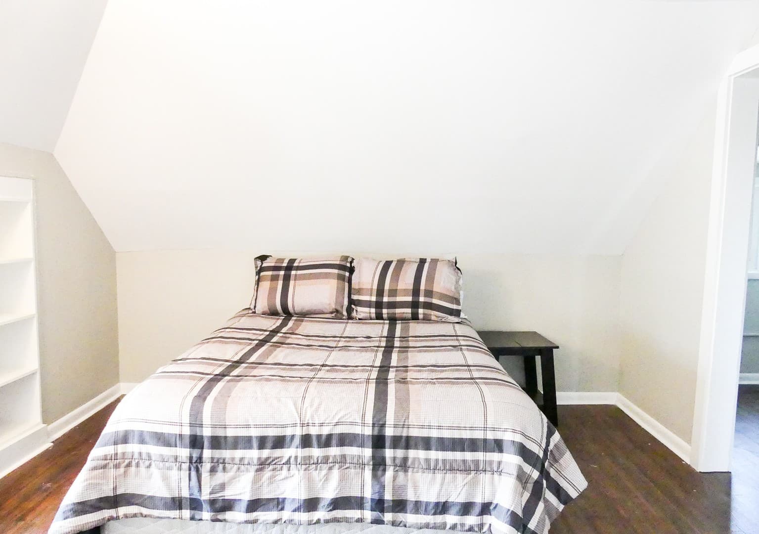 Ithaca Apartment: 144 Linn St.