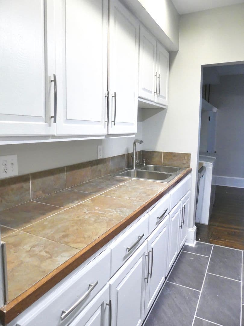 Ithaca Apartment: 609 E State St