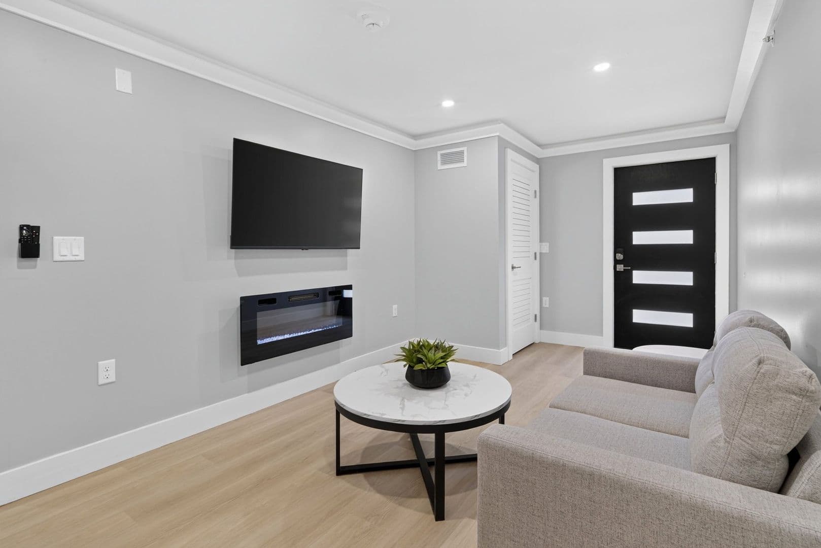 Ithaca Apartment: 201 Oak Avenue
