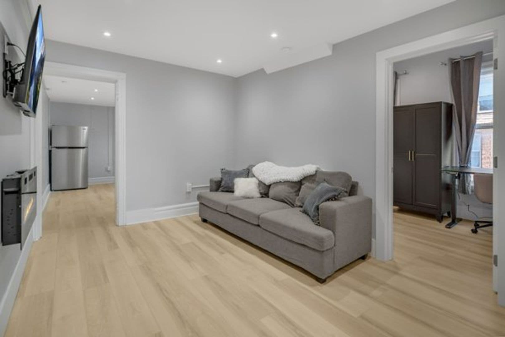 Ithaca Apartment: 702 E State St