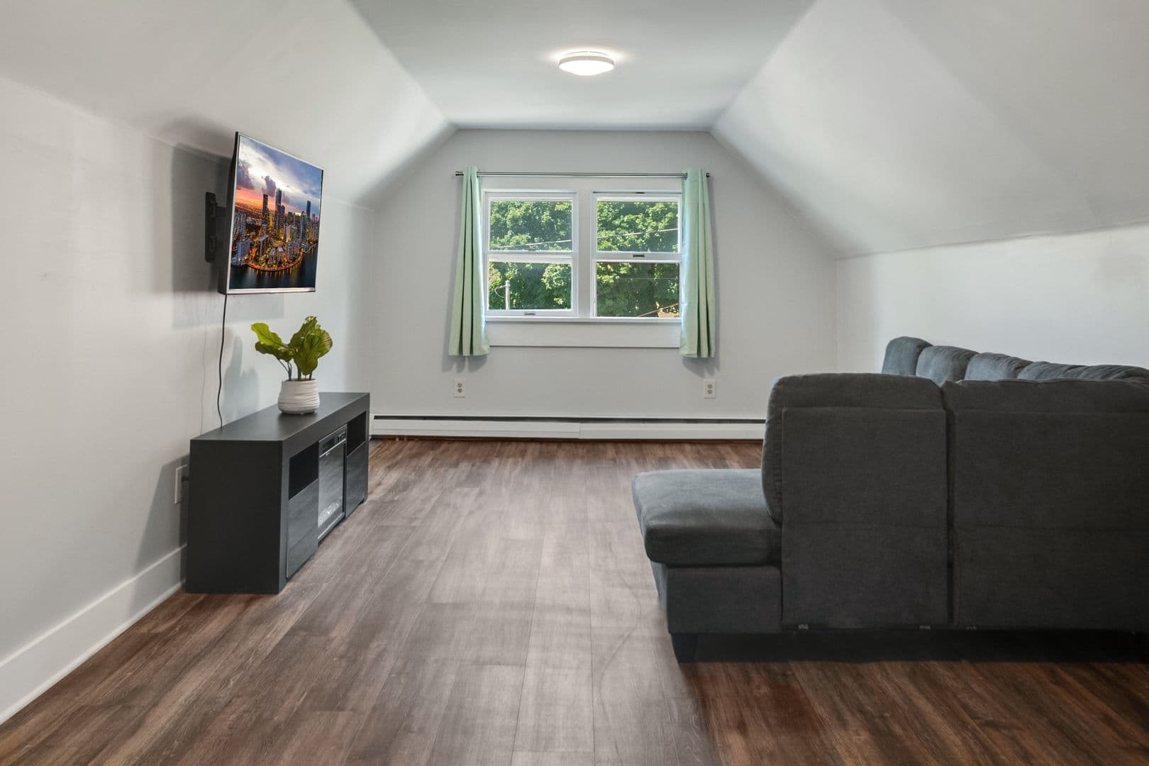 Ithaca Apartment: 601 E State St
