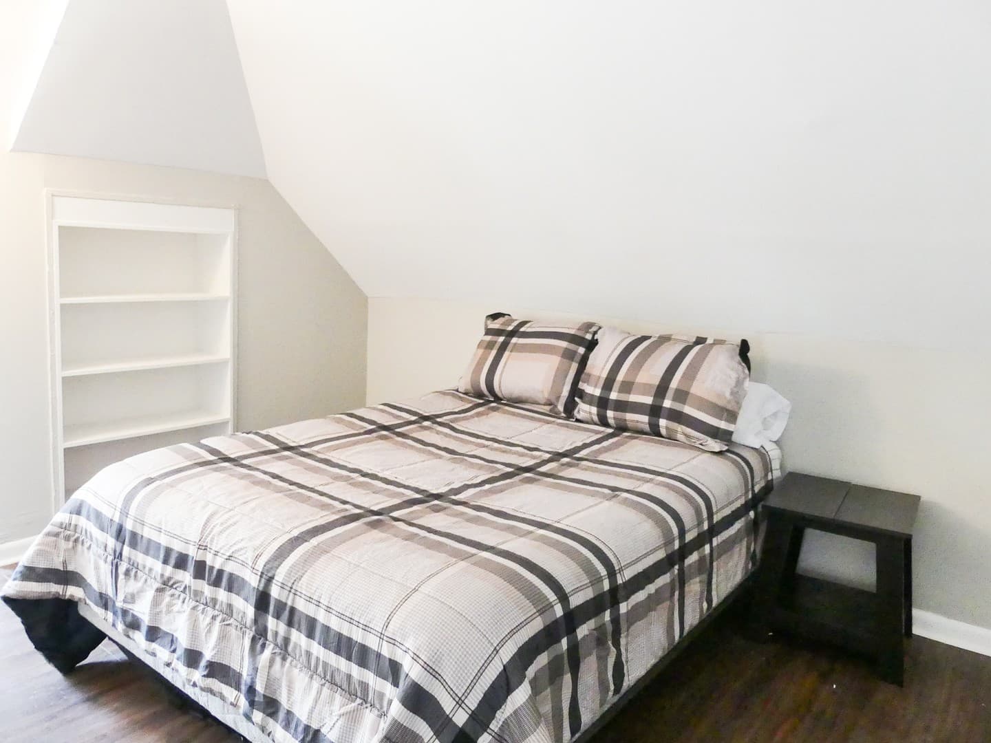 Ithaca Apartment: 144 Linn St.