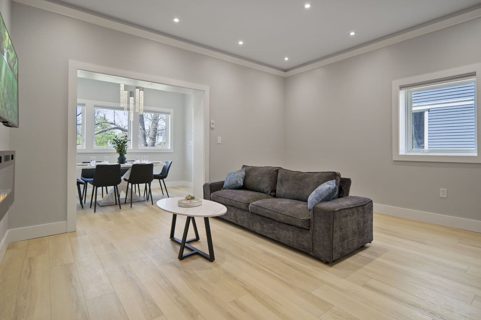Ithaca Apartment: 601 E State St